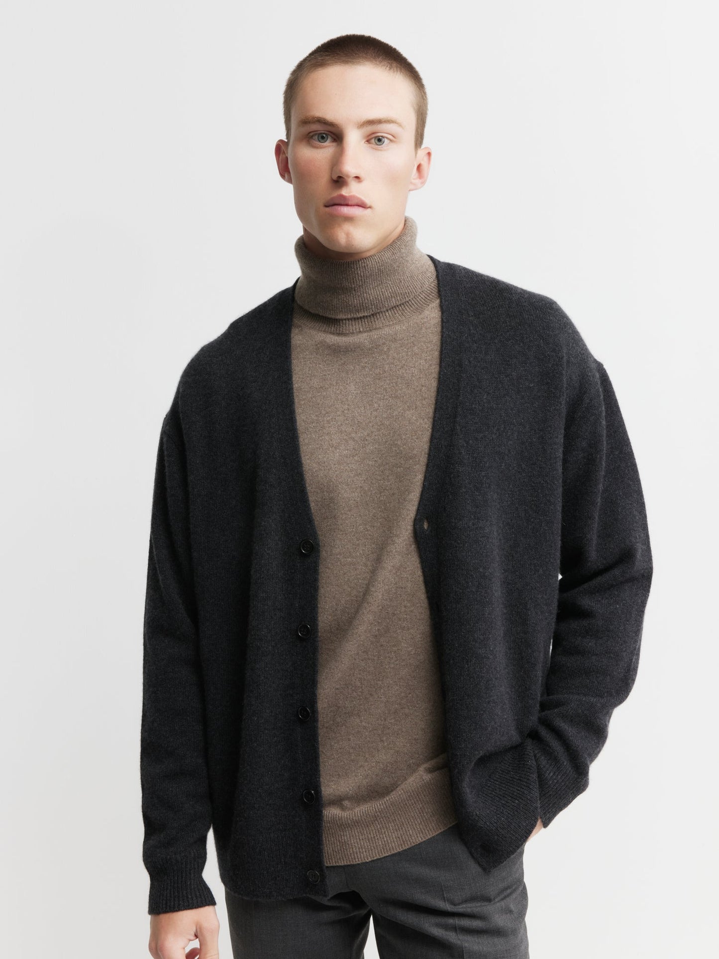 Mens Relaxed Cashmere Cardigan - Graphite