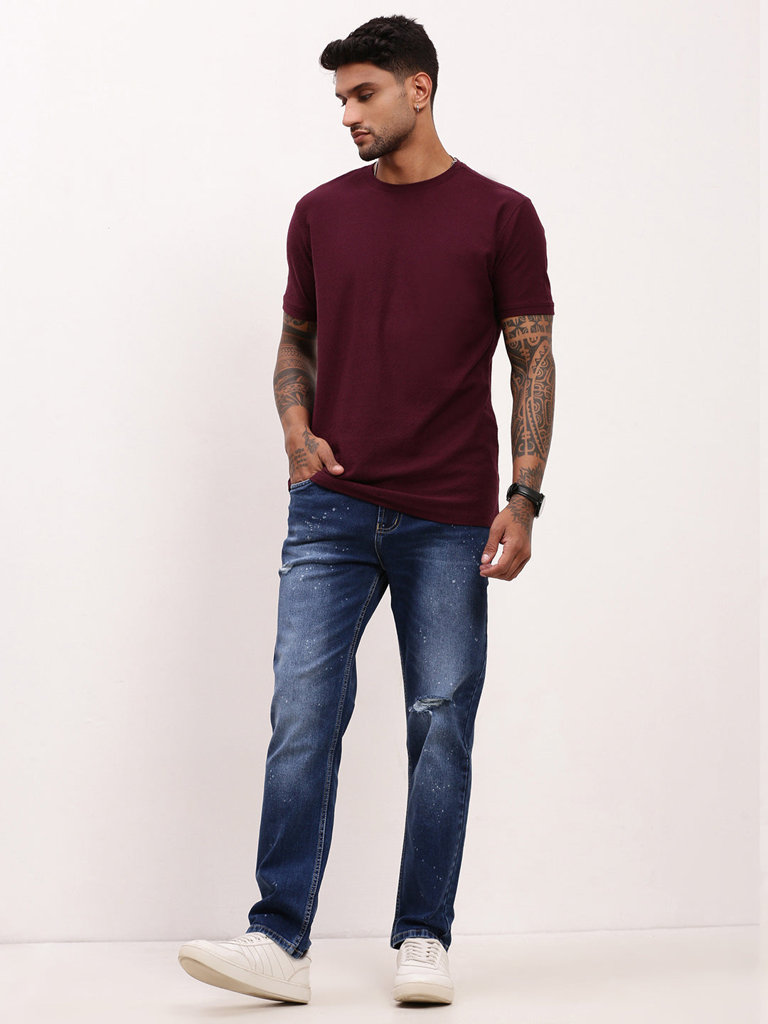 Men's Blue Solid Comfort Straight Fit Mildly Distressed Jeans