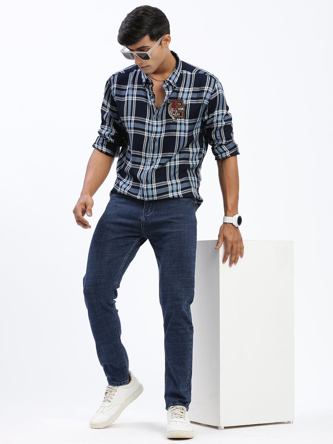 Men's Navy Blue Comfort Slim Fit Mid-Rise Cotton Light Fade Acid Wash Jeans
