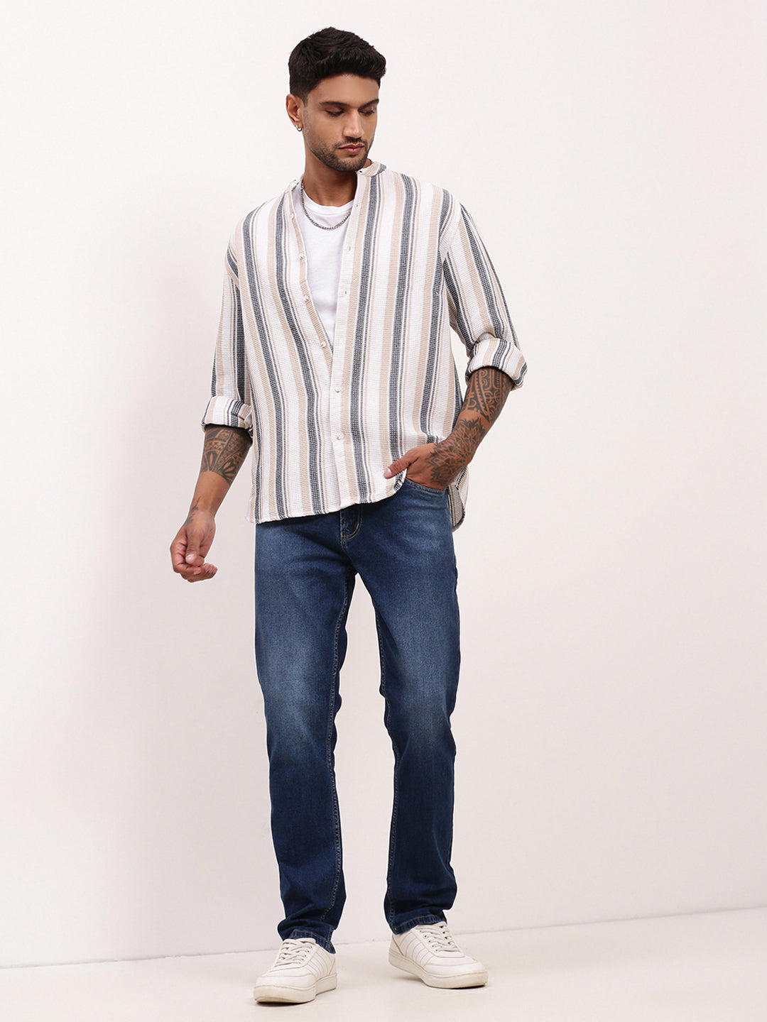 Men's Blue Solid Straight Fit Low-Rise Heavy Fade Acid Wash Jeans