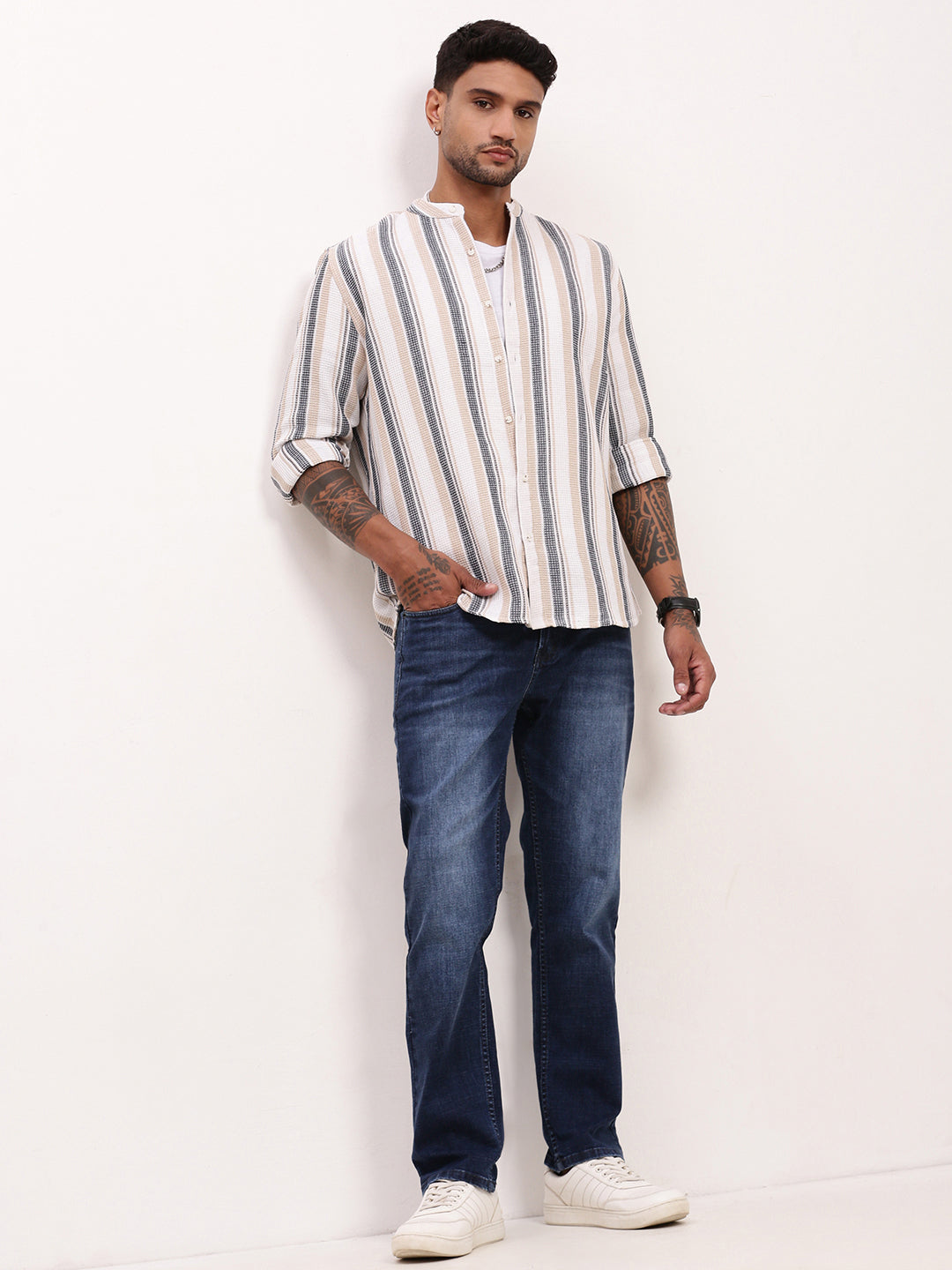 Men's Blue Solid Straight Fit Distressed Jeans