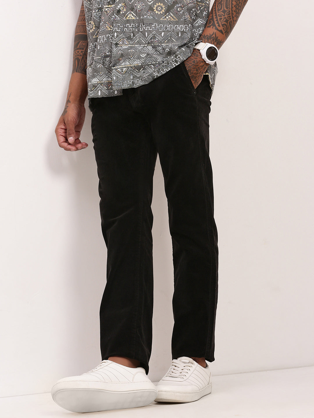 Men's Black Straight Fit Low-Rise Solid Jeans