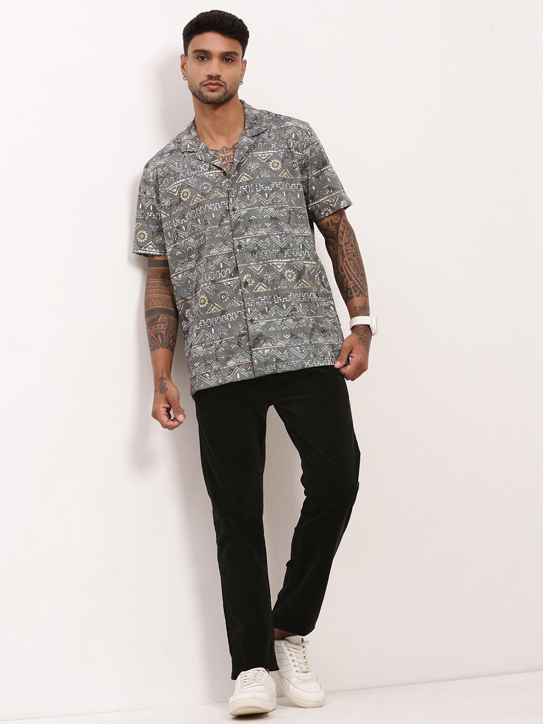 Men's Black Straight Fit Low-Rise Solid Jeans