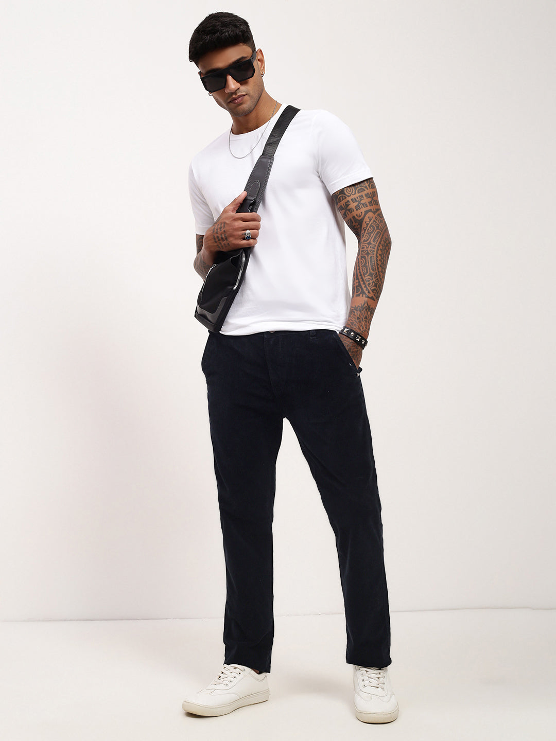 Men's Navy Blue Solid Straight Fit Jeans