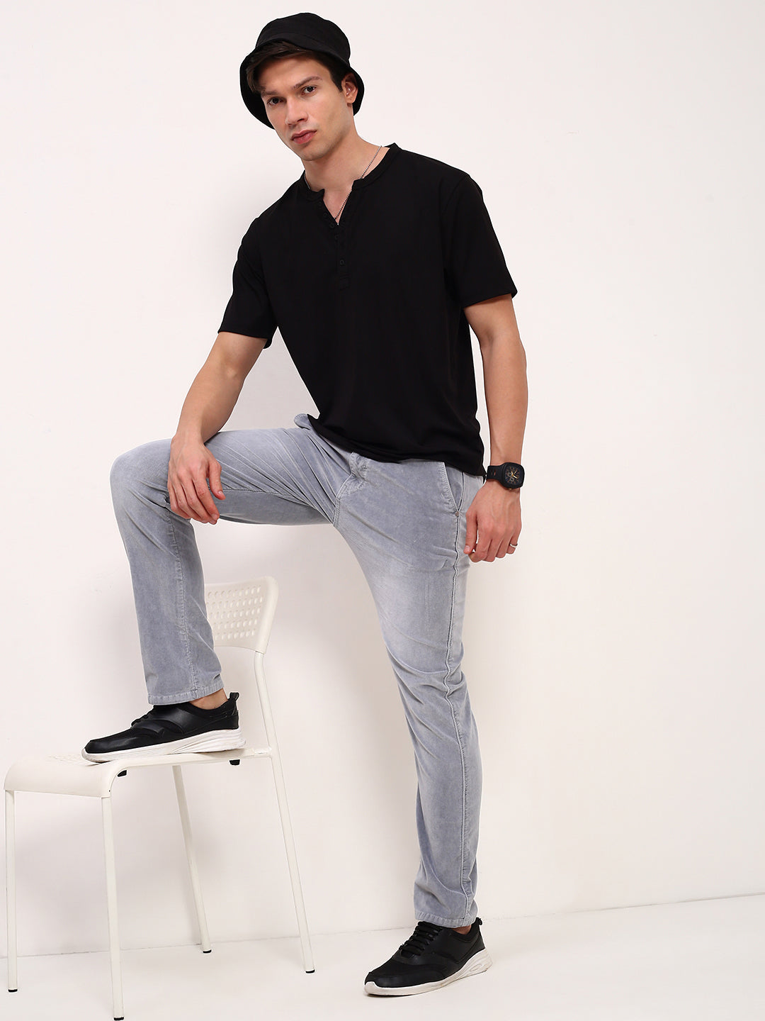 Men's Grey Solid Low-Rise Heavy Fade Straight Fit Jeans