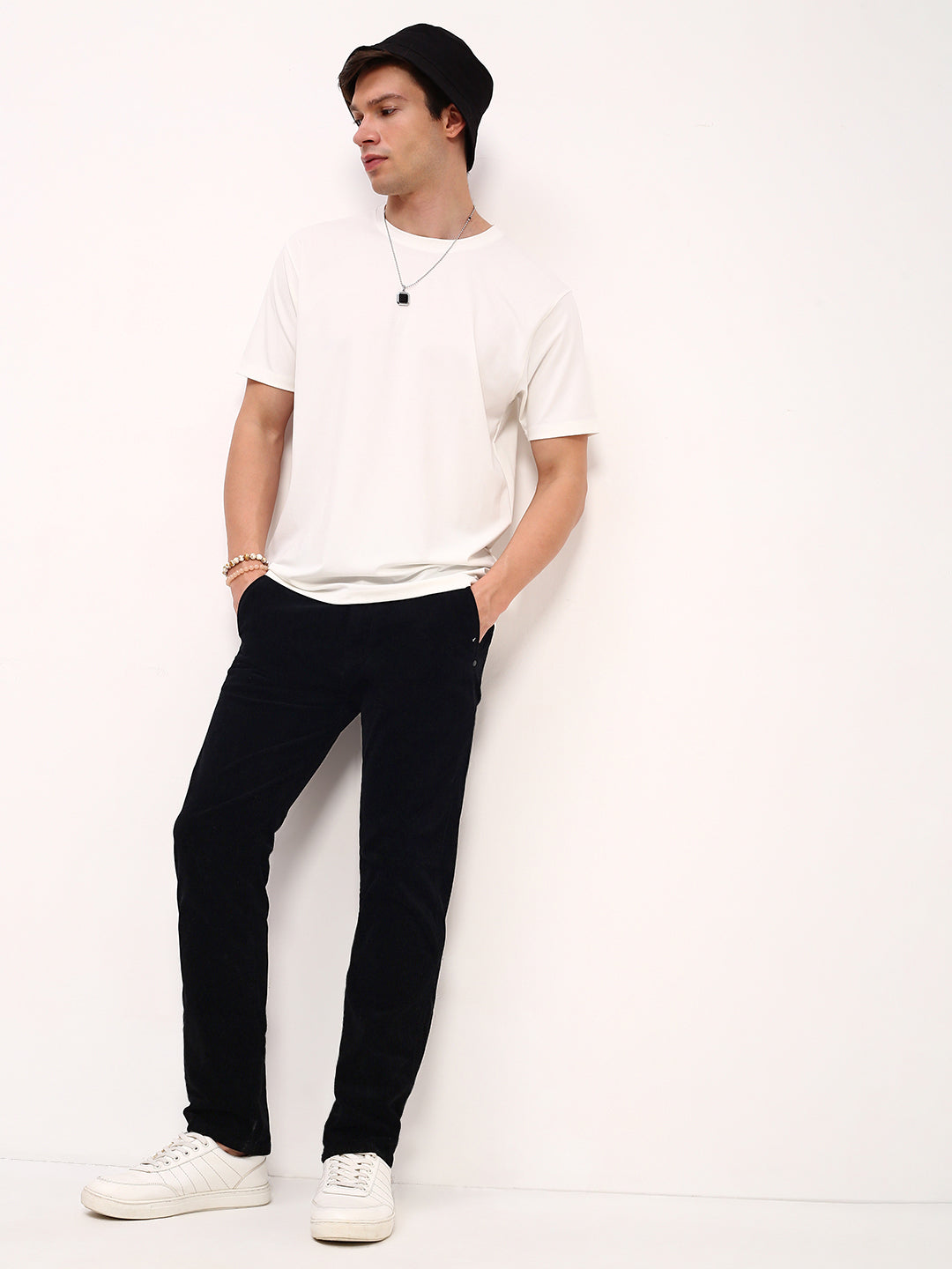 Men's Black Solid Straight Fit Low-Rise Jeans